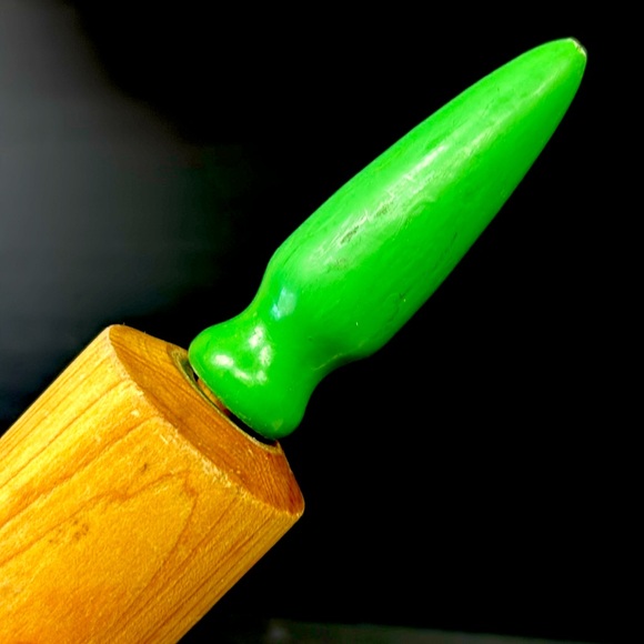 - Retro / Vintage 18” L wooden rolling pin with painted green handles - Picture 4 of 7